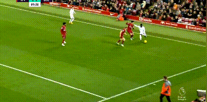 被球迷喷得退出国家队的吴曦，其实是郑智后最强后腰，场上也很拼