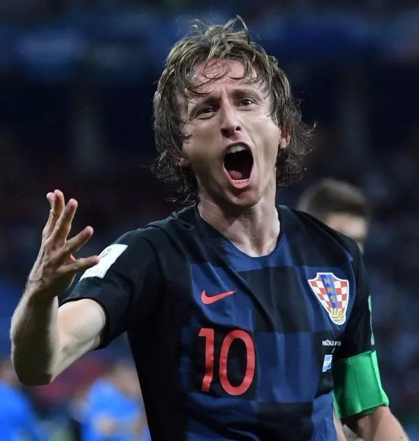 苏亚雷斯因为无球踢人被禁赛一场